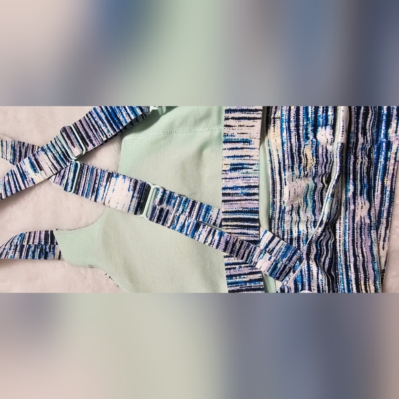 LIKE NEW Lululemon Pure Practice Bra Blurry Belle Multi / Sea Mist - Picture 13 of 16